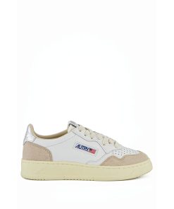 AUTRY – Basket Medalist Low cuir blanc / argent / daim beige