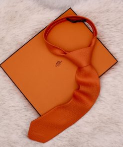 Cravate Façonnée H 24 en soie orange – Hermès